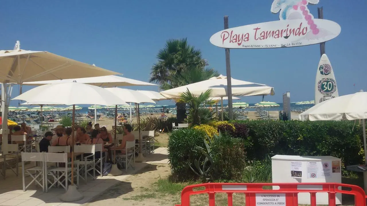 Domus Maris Viserba: Beachfront Stay Near Rimini Fairgrounds 0*,
