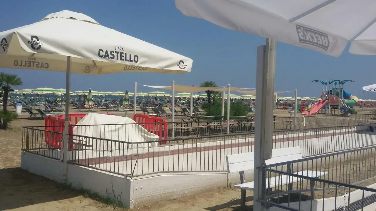 Domus Maris Viserba: Beachfront Stay Near Rimini Fairgrounds Apartment